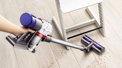 I just tried a cordless Dyson vacuum for the first time — 3 things I liked and 1 I didn't