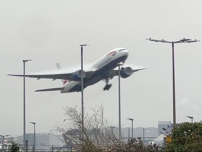 Fog grounds dozens more Heathrow and Gatwick flights on one of the busiest weekends of UK winter