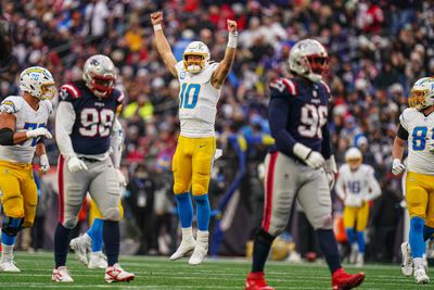 Chargers pummel Patriots to clinch playoff spot