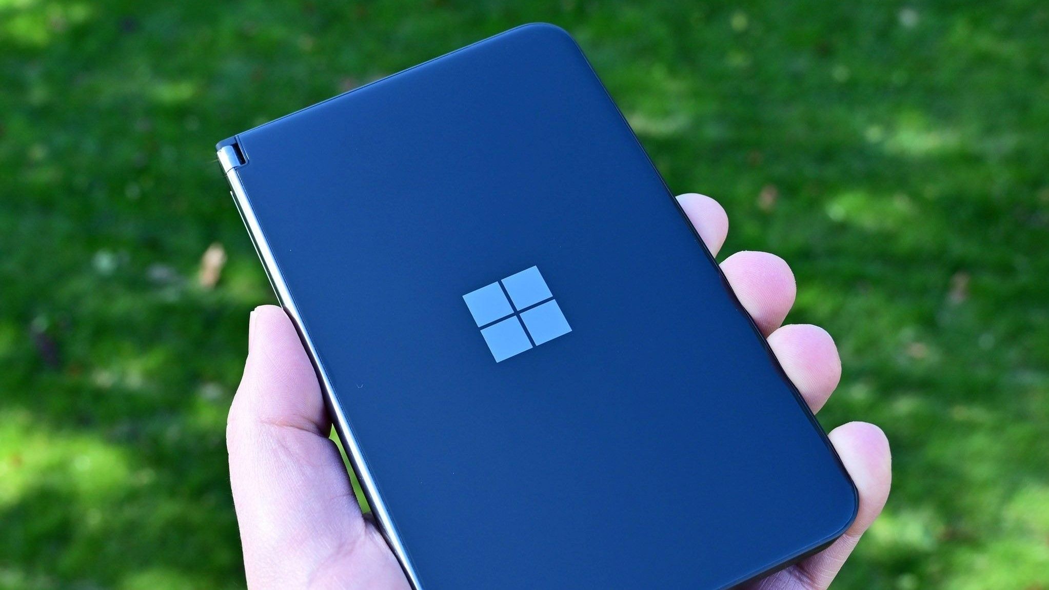 New hinge patent reveals Microsoft was exploring…