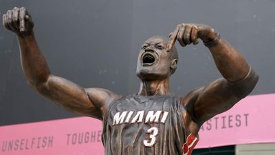 Hawks Troll Heat by Displaying Dwyane Wade's Odd-Looking Statue During Free Throws