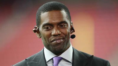 Randy Moss Reacts to Patriots' Heartwarming Pregame Tribute for Legendary WR