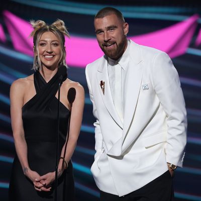 Travis Kelce Can Thank Heidi Gardner For That 'SNL' Hosting Gig