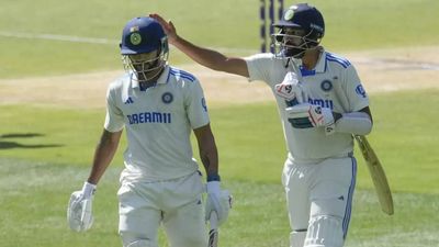 'Miyan bhai, ghumega nahi': Nitish Reddy gives Mohammed Siraj crucial batting tips to handle Australian attack - WATCH