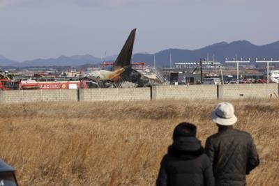 South Korean Airliner Crash Leaves 47 Dead, 2 Survivors