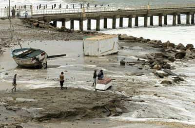 One Dead In Ecuador, Peru Ports Closed Amid Massive Waves