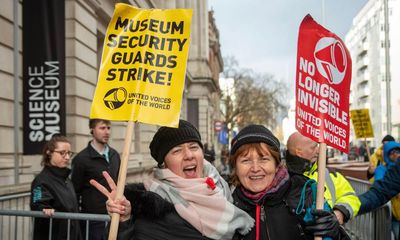 London museum security guards urge public to stay away in strikes over pay