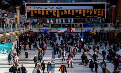 Working from roam: more people logging on from UK airports and railway stations