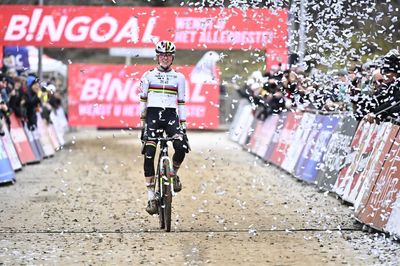 Fem van Empel takes solo win as Marianne Vos chases to fifth at brutally cold Besançon World Cup