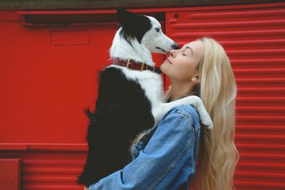 30-Year-Old Rejects Office Jobs and Struggles With Income Due to Dog's Separation Anxiety