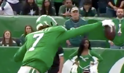 Kenny Pickett throwing himself instead of the ball broke the laws of physics in the best way