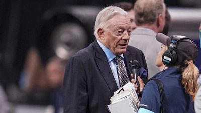 Jerry Jones Shares How Eagles Fan Brutally Roasted Him Ahead of Week 17 Matchup