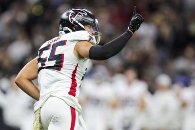 Falcons LB Kaden Elliss intercepts Commanders QB Jayden Daniels