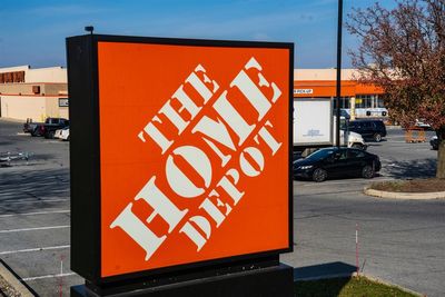Stronger Dollar, Stronger Returns: 3 Top Stock Picks for 2025