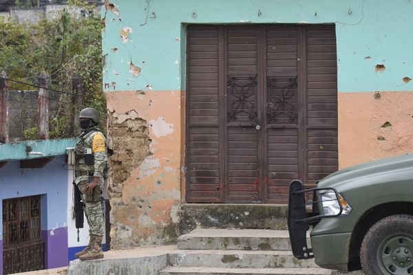 Mexican Authorities Uncover 17 Bodies During Investigation of Cartel-Linked Graves in Chiapas