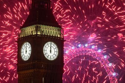 London defies bad weather to welcome New Year with spectacular fireworks display