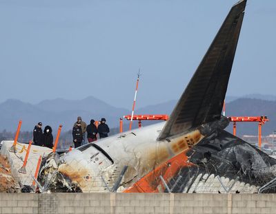 US and Boeing investigators examine the site of a deadly South Korean plane crash