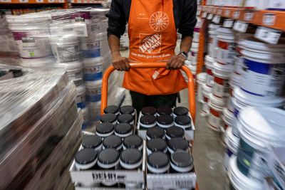 Is Home Depot open on New Year’s Eve and New Year's Day?