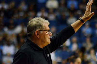 Can Geno Auriemma fix UConn’s problems before March Madness?