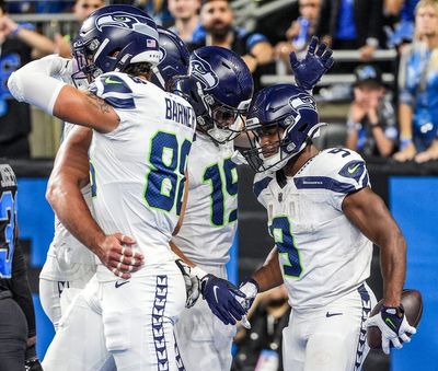 Seahawks to wear all-white for regular season finale