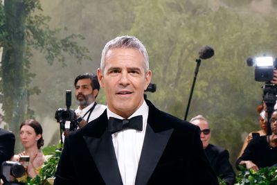 Andy Cohen is drinking live on NYE!