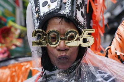 London's New Year's Day Parade takes place after weather delay