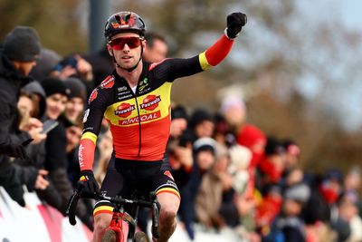 Eli Iserbyt claims GP Sven Nys in absence of Mathieu van der Poel