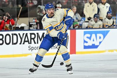 Blues defensemen shine in Winter Classic win over Blackhawks