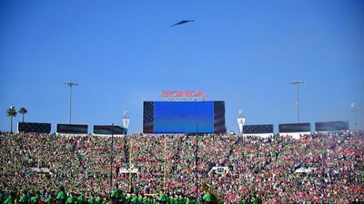 Aerial Photographer Posted Jawdropping Photo of B-2 Bomber's Flyover Before Rose Bowl