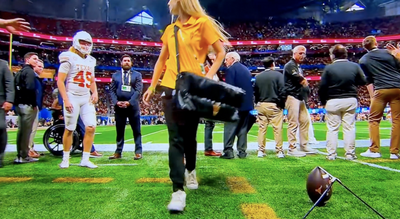 Arizona State staffers hilariously interrupted Texas kicker Bert Auburn during his late-game warmups