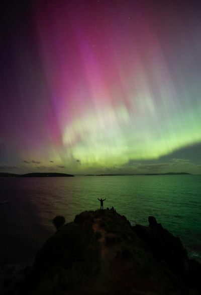 Spectacular aurora australis thrills sky gazers across south-east Australia