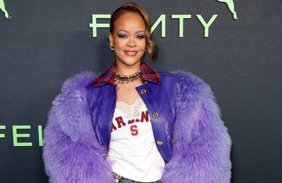 Rihanna claps back at social media troll