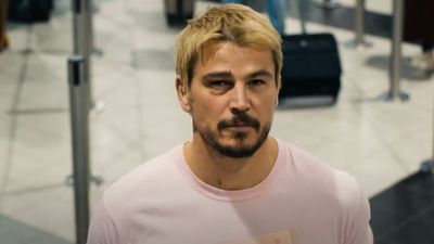 Trap star Josh Hartnett is stuck on a plane full of assassins in first trailer for new action thriller from the team behind John Wick