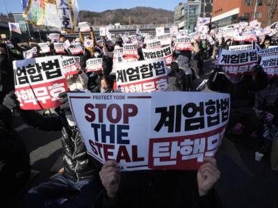 South Korean Investigators Attempt To Detain Impeached President