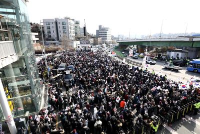 South Korea latest: Investigators call off attempt to arrest Yoon Suk Yeol after standoff with his security