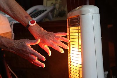 Put the heating on and layer up during cold snap, Health Secretary advises