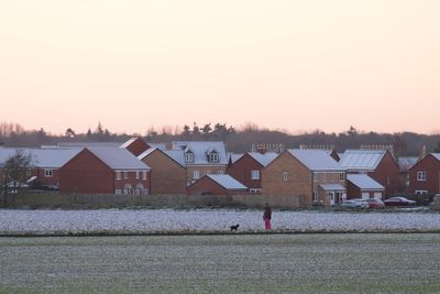 UK bracing for heavy snow and icy rain after minus 5C temperatures overnight