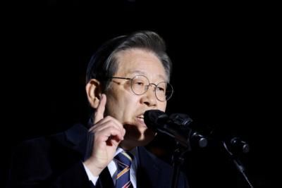 South Korea's Anti-Corruption Agency Fails To Detain Impeached President