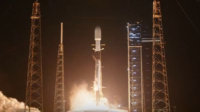 SpaceX launches 1st Falcon 9 rocket of 2025, sends Thuraya 4 communications satellite to orbit (video)