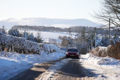 Amber weather warnings issued as child dies in car crash after temperatures plummet to -7C