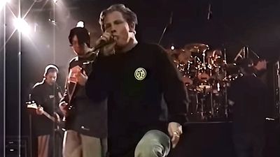 Watch rare, newly unearthed, footage of an unmasked Slipknot soundchecking for a hometown club show in 2000, plus footage of that wild Des Moines gig