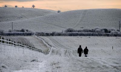 What is freezing rain and how could it cause disruption across UK?