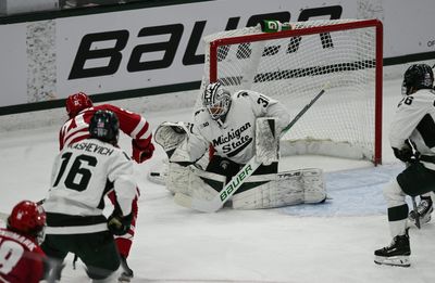 Michigan State hockey to wear classics in outdoor game at Wrigley Field