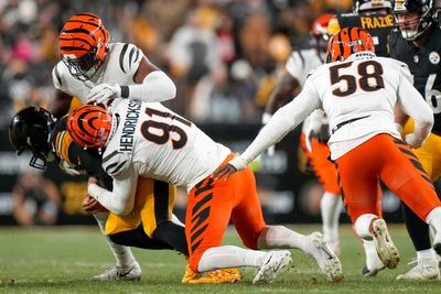 Surging Bengals survive slumping Steelers to keep playoff hopes alive