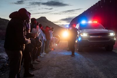 Four Tren de Aragua Members Infiltrate Migrant Group to Cross Texas Border, Arrested