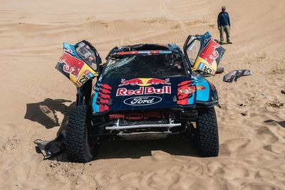 Sainz still in contention for 2025 Dakar win despite rollover, says Ford