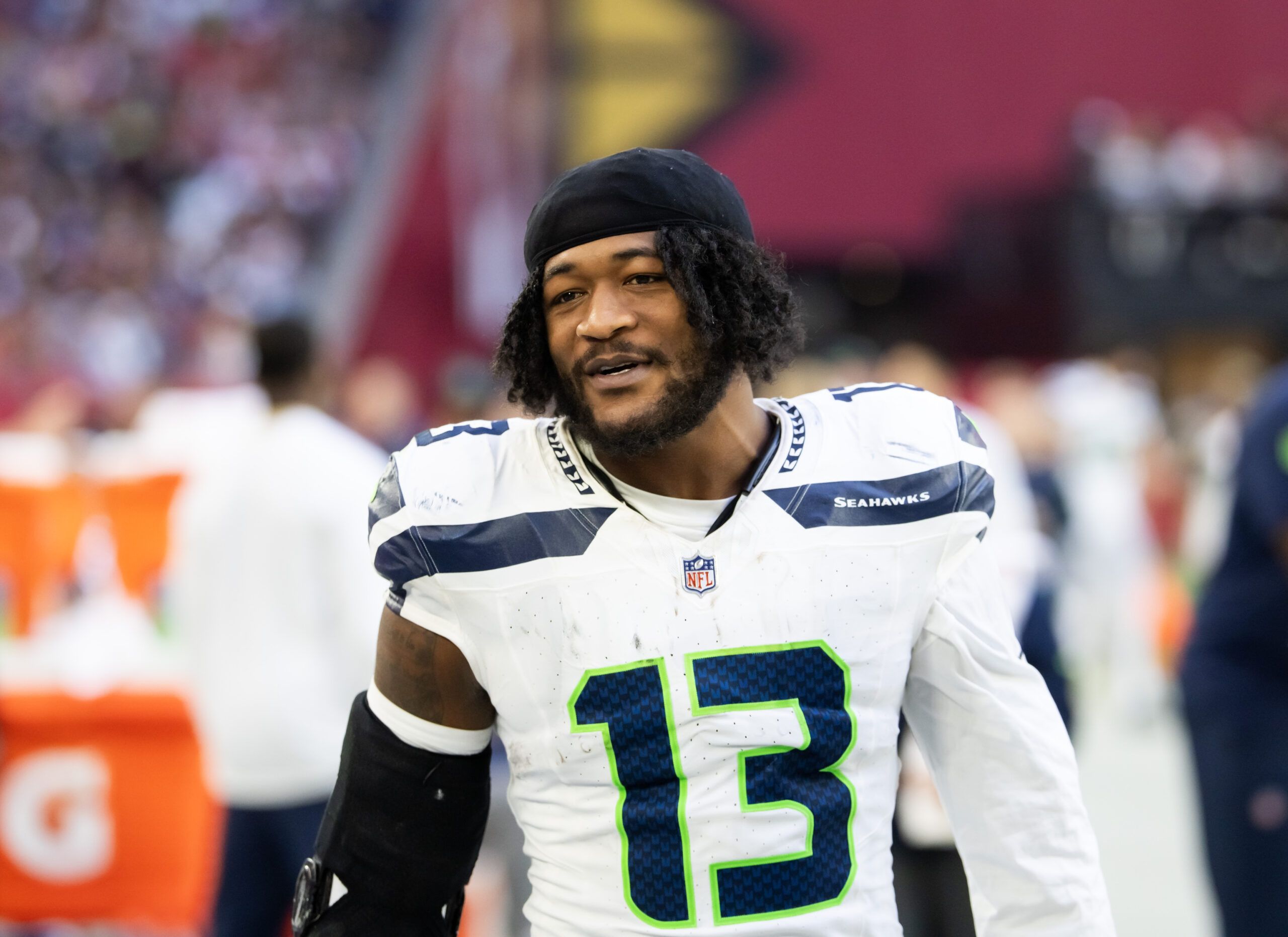 Seahawks and LB Ernest Jones IV pause contract…