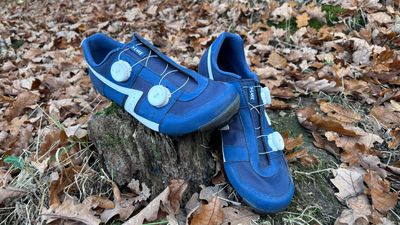 Lake MX30G gravel shoe review: retro sneaker vibe disguises a thoroughly modern race shoe