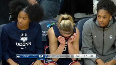 Paige Bueckers Looked Shaken Up on UConn Bench After Hurting Leg in Scary Collision