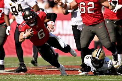 Tampa Bay Buccaneers rally past Saints to win NFC South (again)